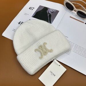 Women’s White Wool Beanie